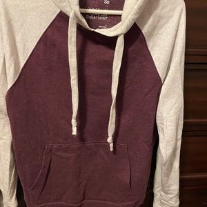 So Kohl’s maroon sweatshirt